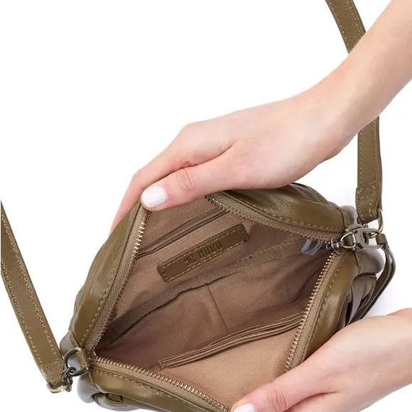 Hobo camera crossbody adjustable bag - Picture 3 of 5